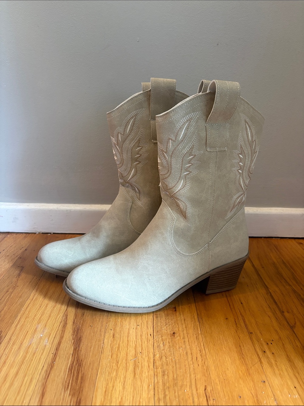 Women’s Beige Cowgirl Boots